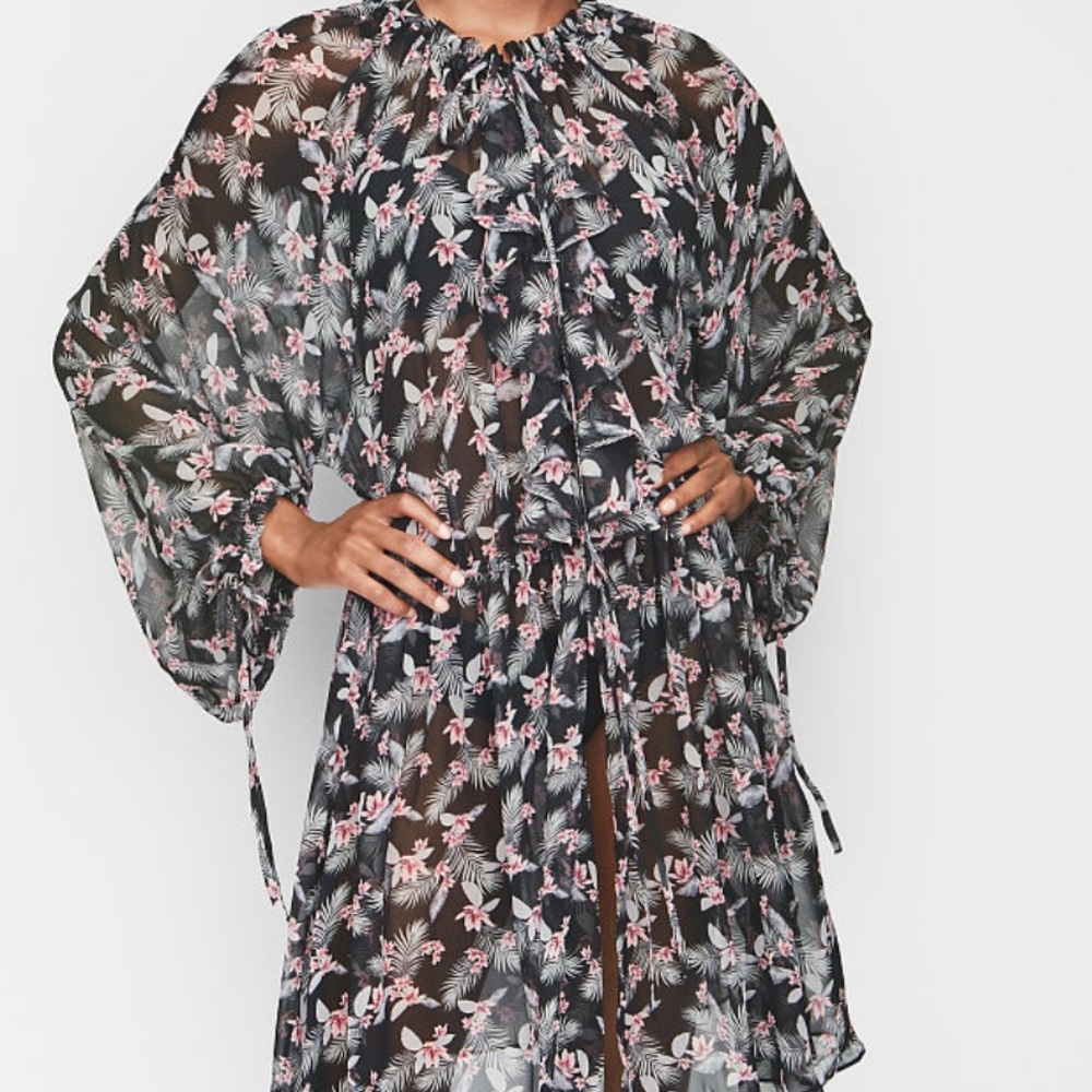 Robe - Picture 2 of 2
